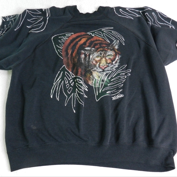 VINTAGE Hand Painted Crewneck Sweater Women's Large Oversized Tiger - Picture 1 of 10